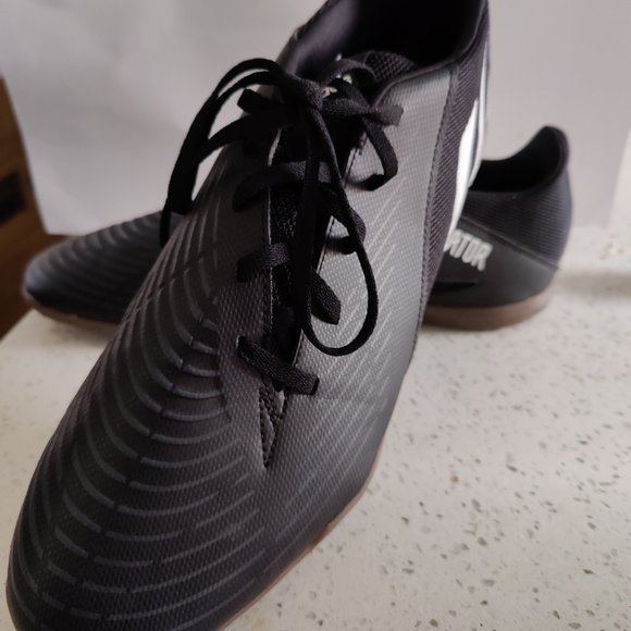 Predator adidas indoor soccer shoes - Picture 1 of 5